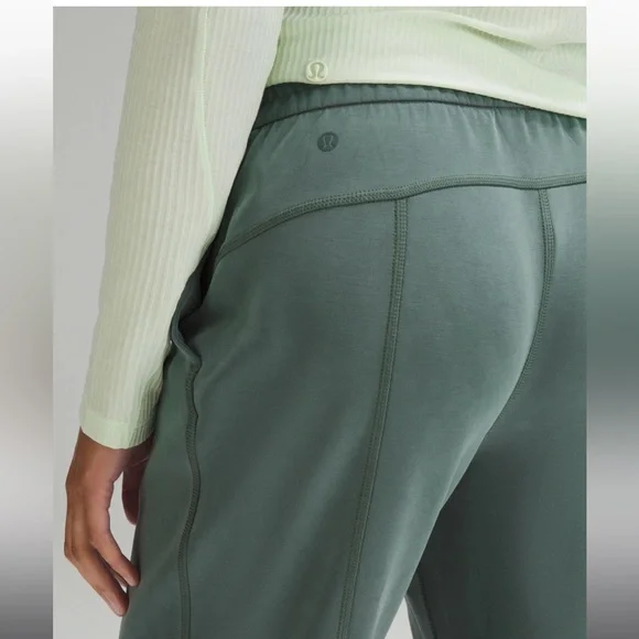 Lululemon Softstreme HR Pant 12 - Picture 12 of 12